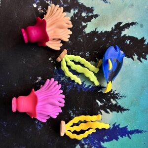 Cute tiny plastic finding Nemo decorations